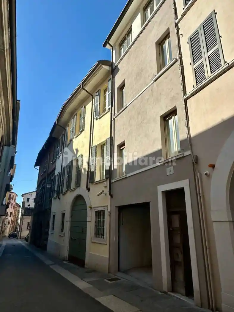 Casa indipendente in vendita a Brescia