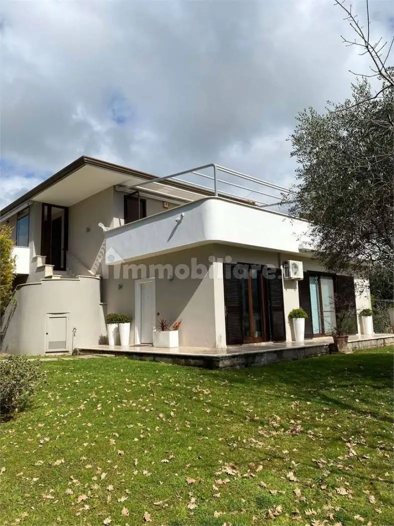 Palazzo - Edificio in vendita a Cellole