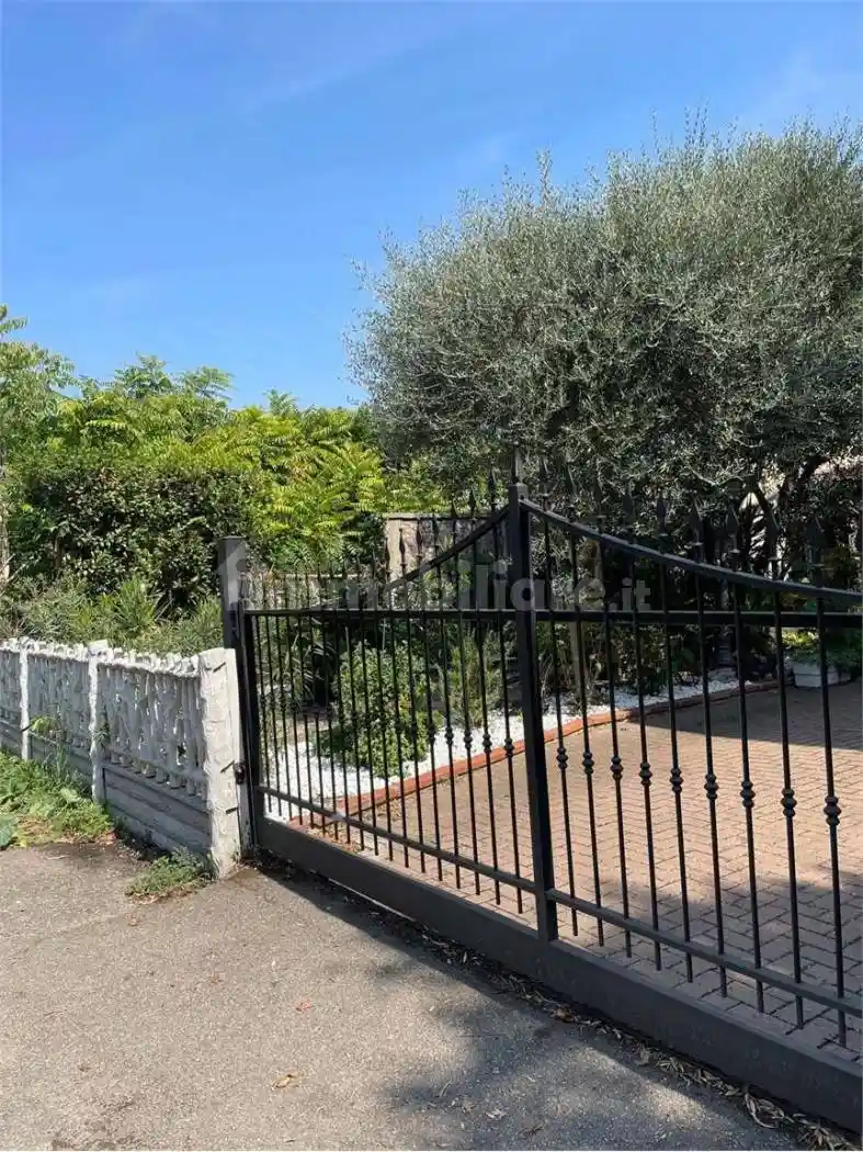 Casa indipendente in vendita a Reggio Emilia