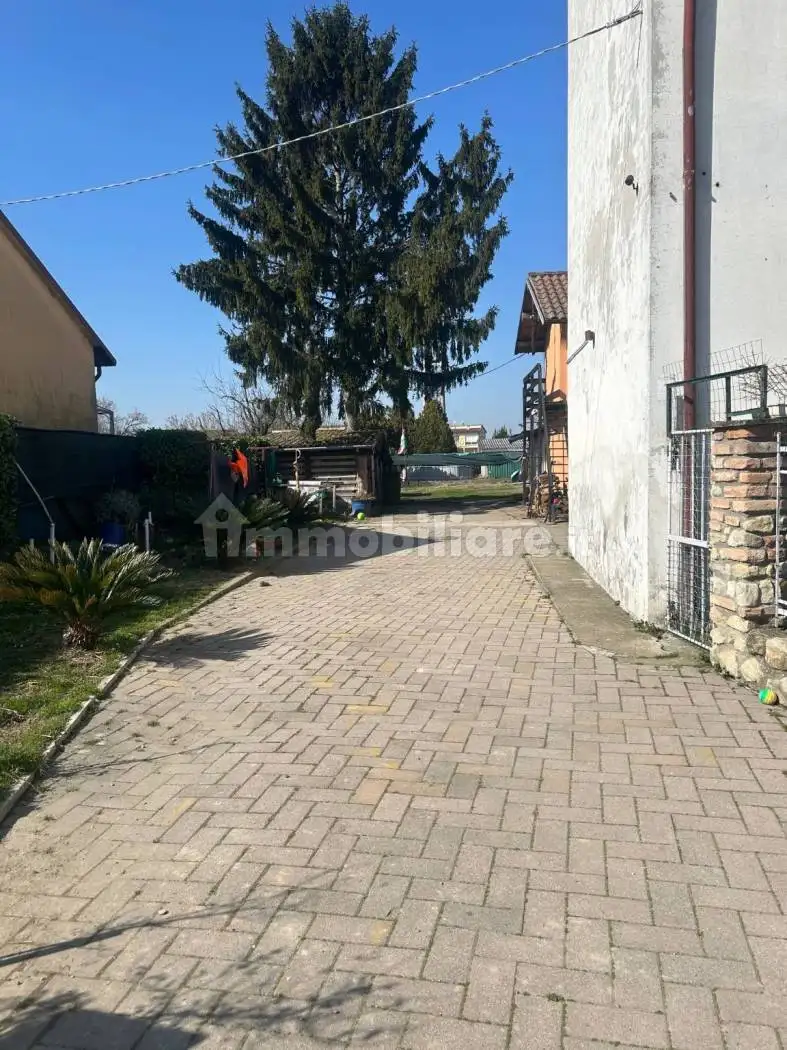 Villa in vendita a Bastida Pancarana