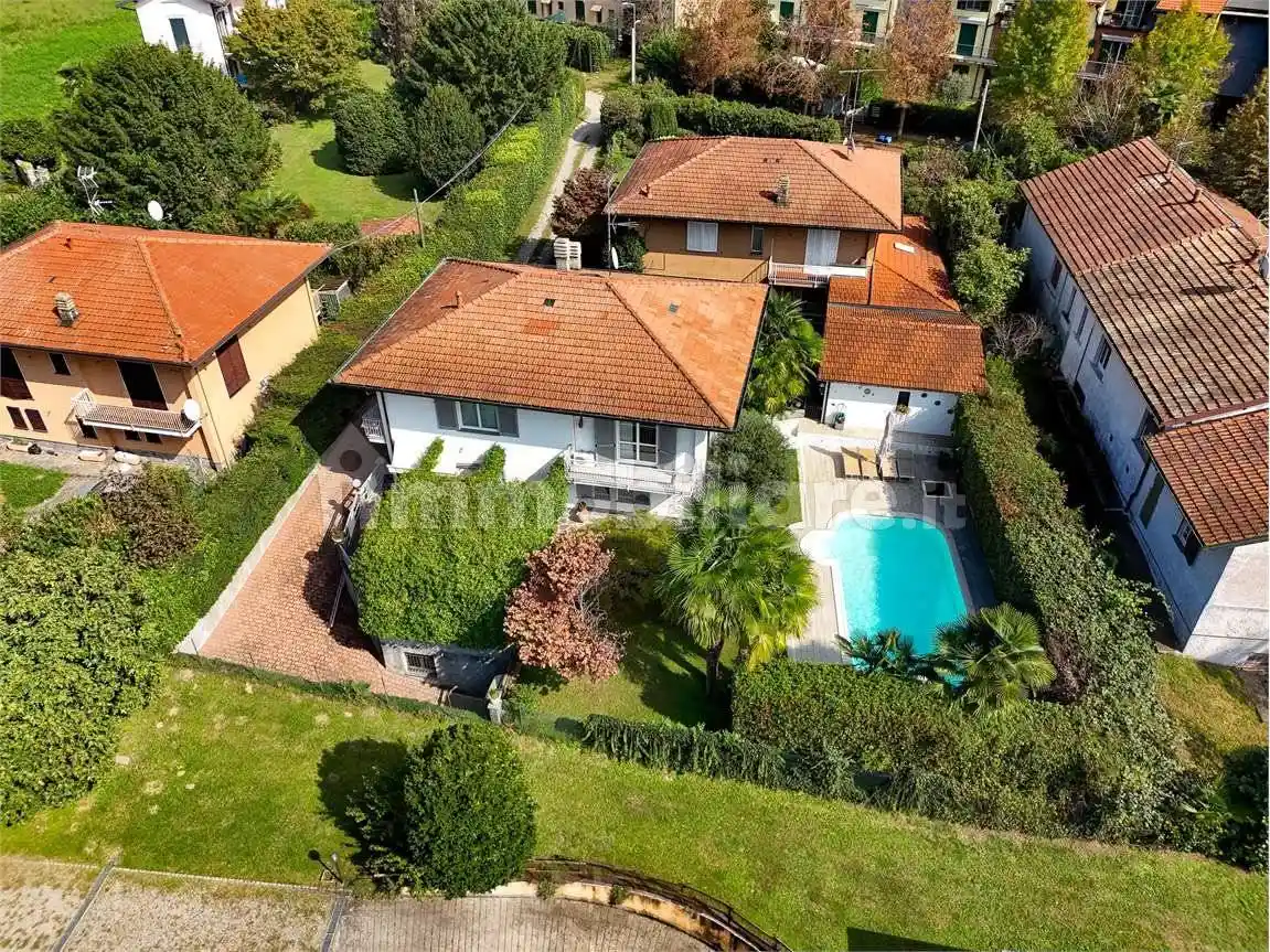 Villa in vendita a Sesto Calende