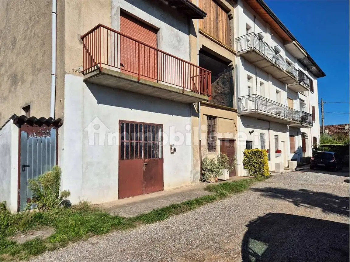 Rustico - Casale in vendita a Fenegrò