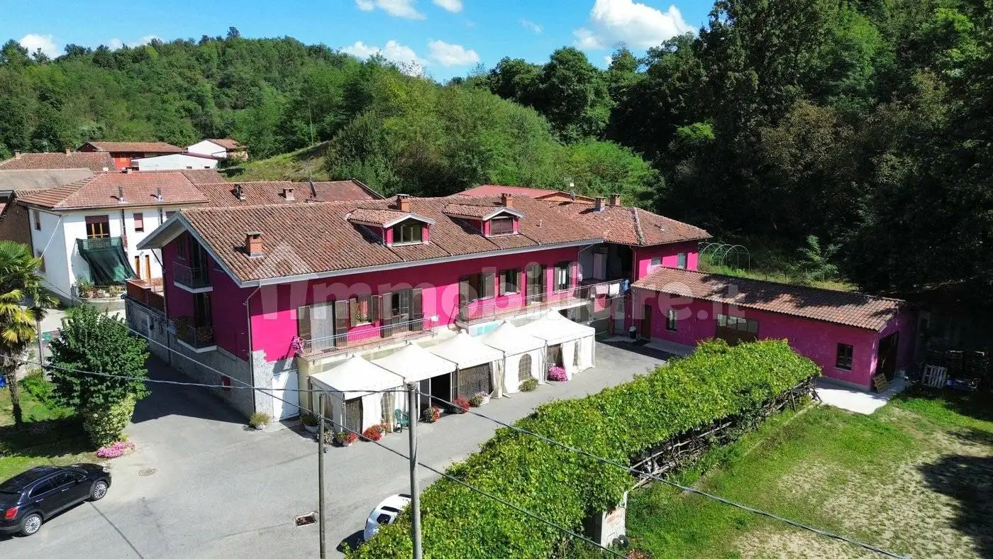 Palazzo - Edificio in vendita a Ferrere