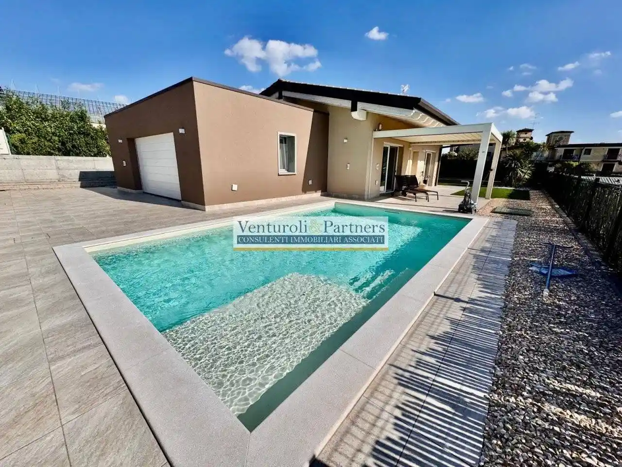 Villa in vendita a Lonato del Garda