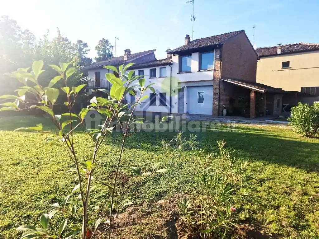 Casa indipendente in vendita a Monticelli d'Ongina