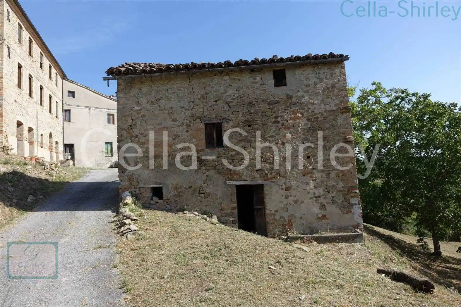 Terratetto unifamiliare 357 m², buono stato, Comunanza - foto 2