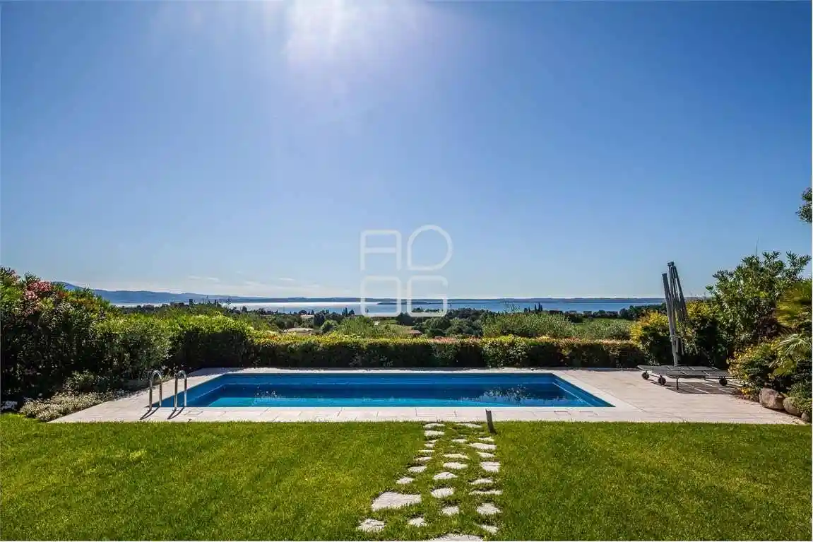 Villa in vendita a Soiano del Lago