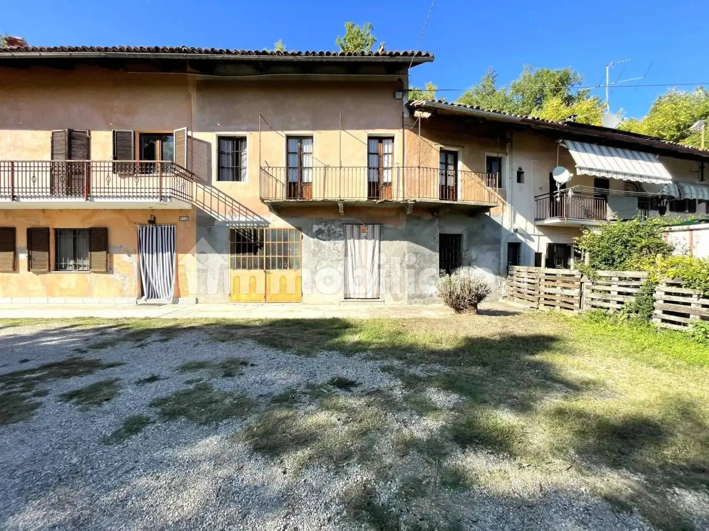 Casa indipendente in vendita a Vezza d'Alba