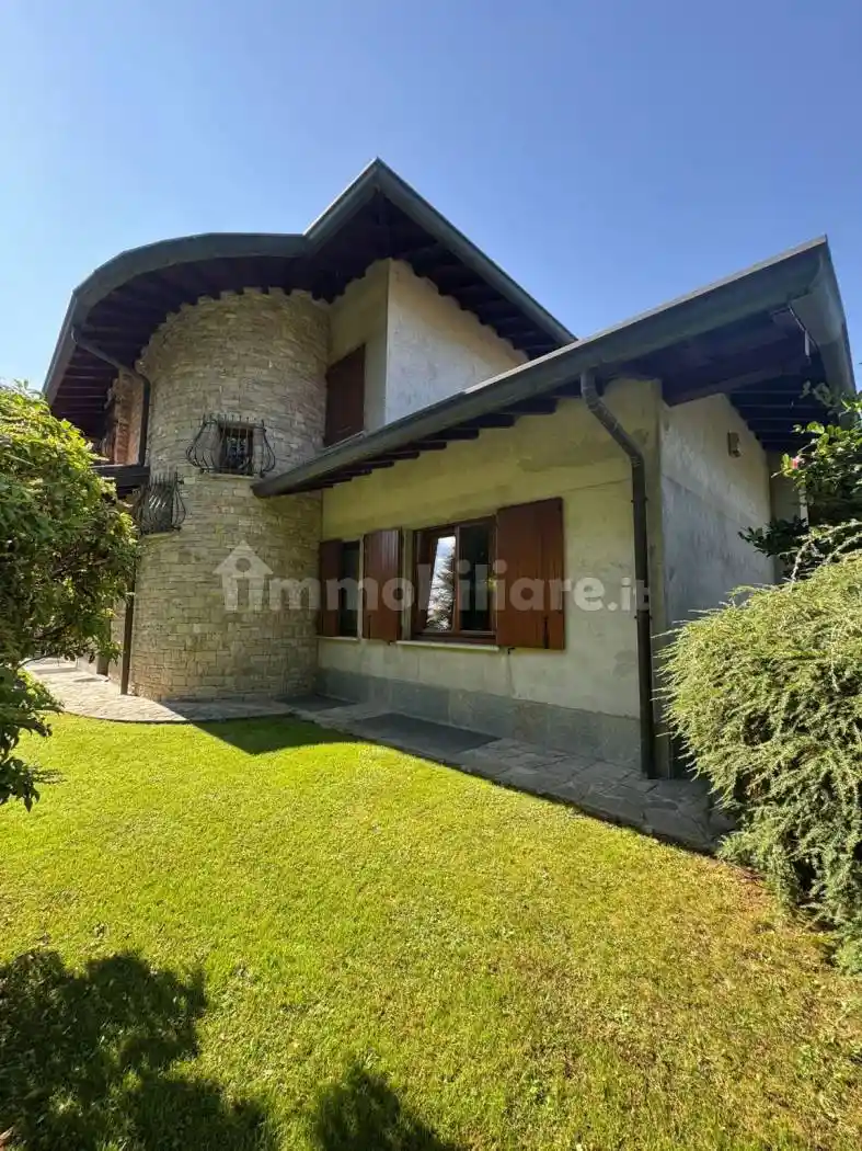 Villa in vendita a Malnate
