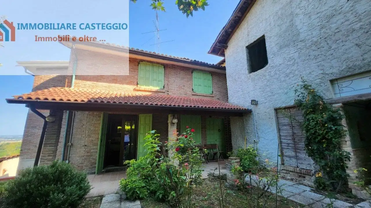 Casa indipendente in vendita a Corvino San Quirico