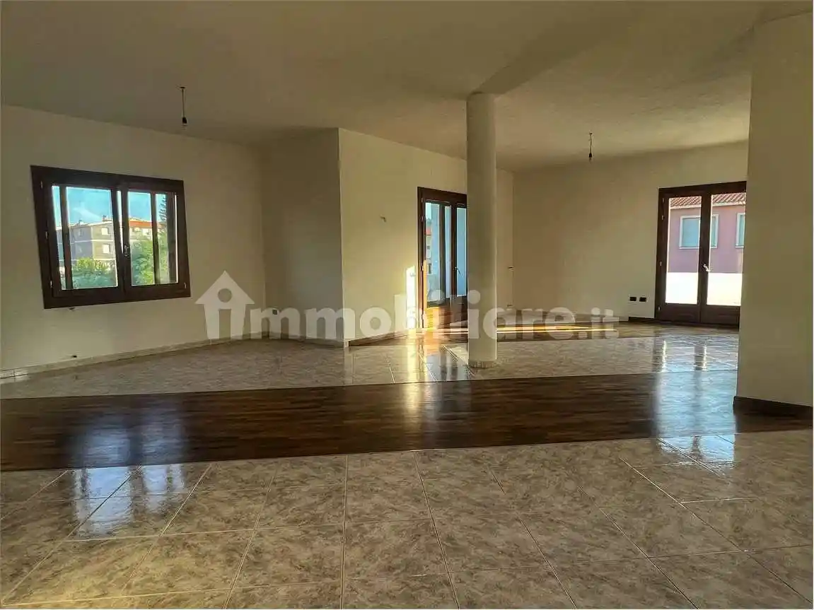 Palazzo - Edificio in vendita a Valledoria