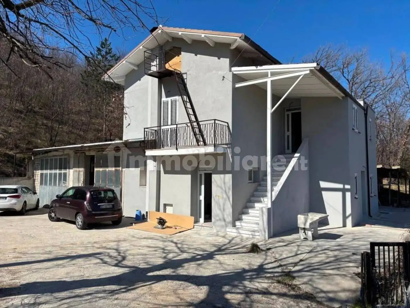 Villa in vendita a Montebello di Bertona