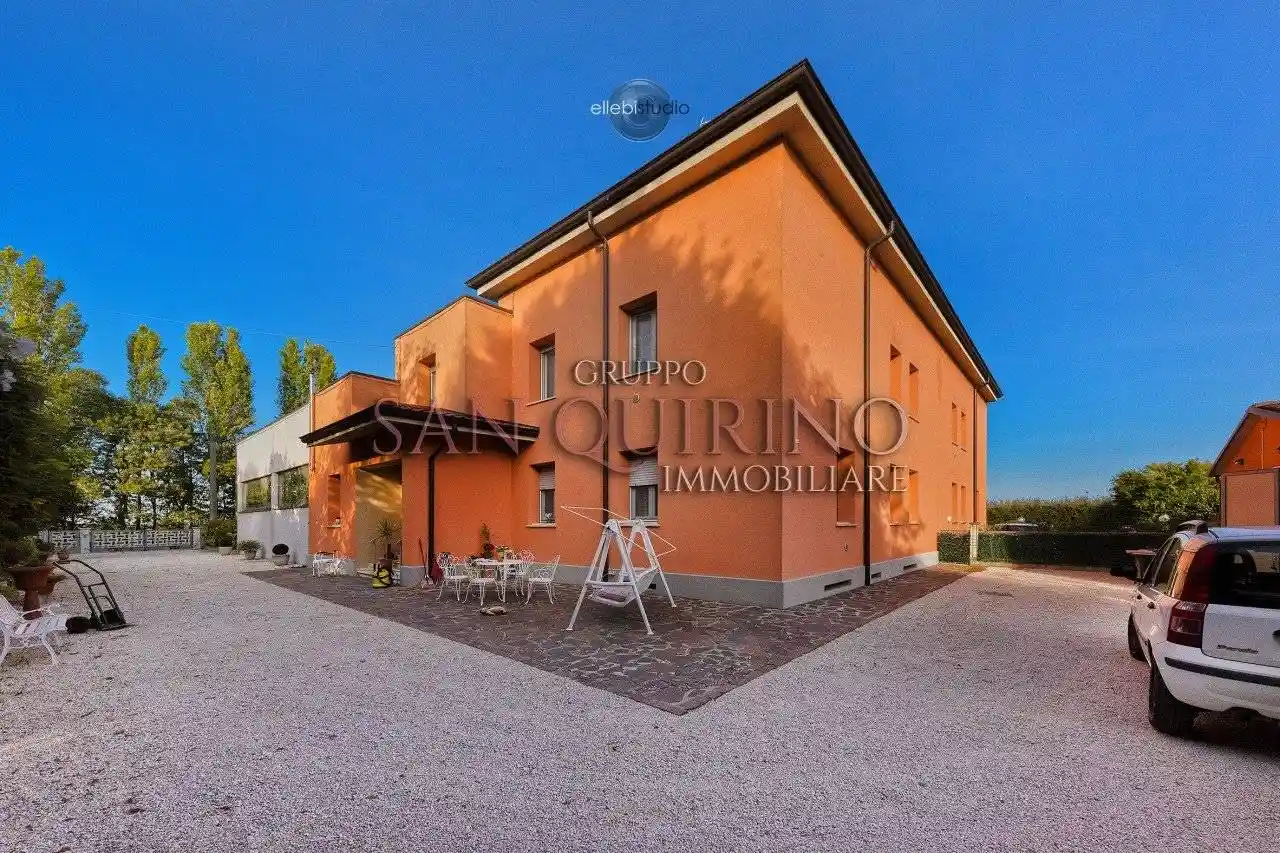 Villa in vendita a Novi di Modena