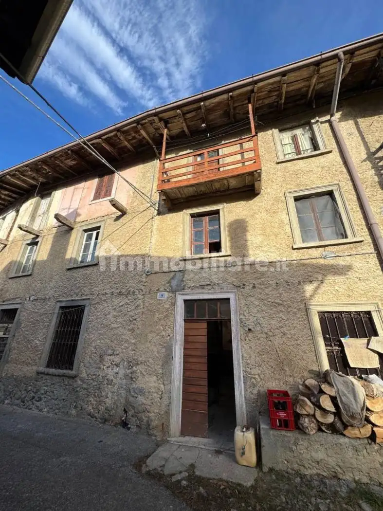 Casa indipendente in vendita a Vedeseta