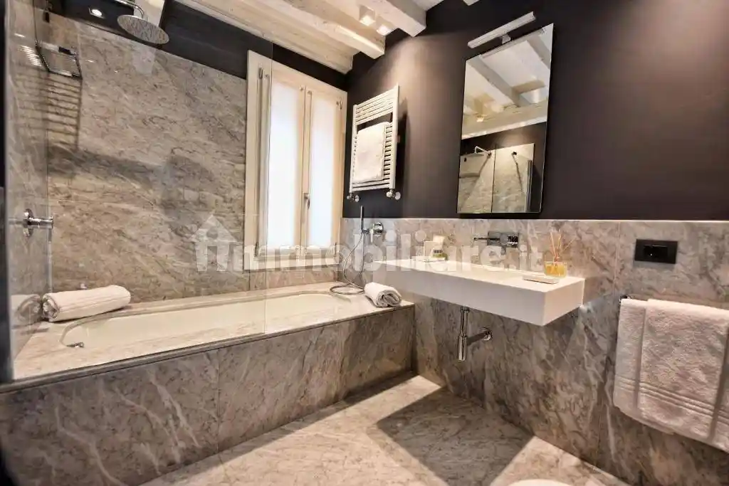 Palazzo - Edificio in Affitto - foto 3