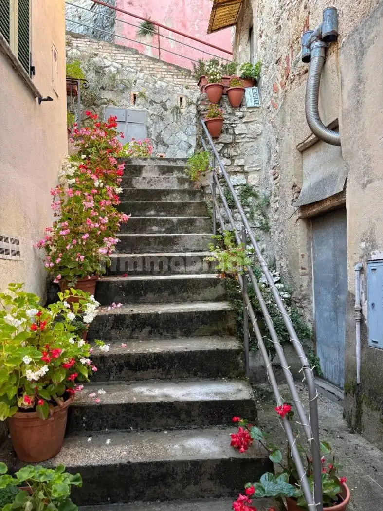 Palazzo - Edificio in vendita a Terni