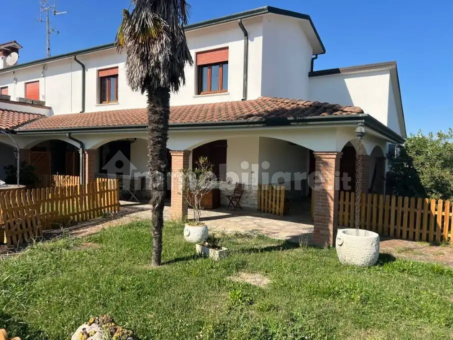 Casa indipendente in affitto a Bagnolo di Po