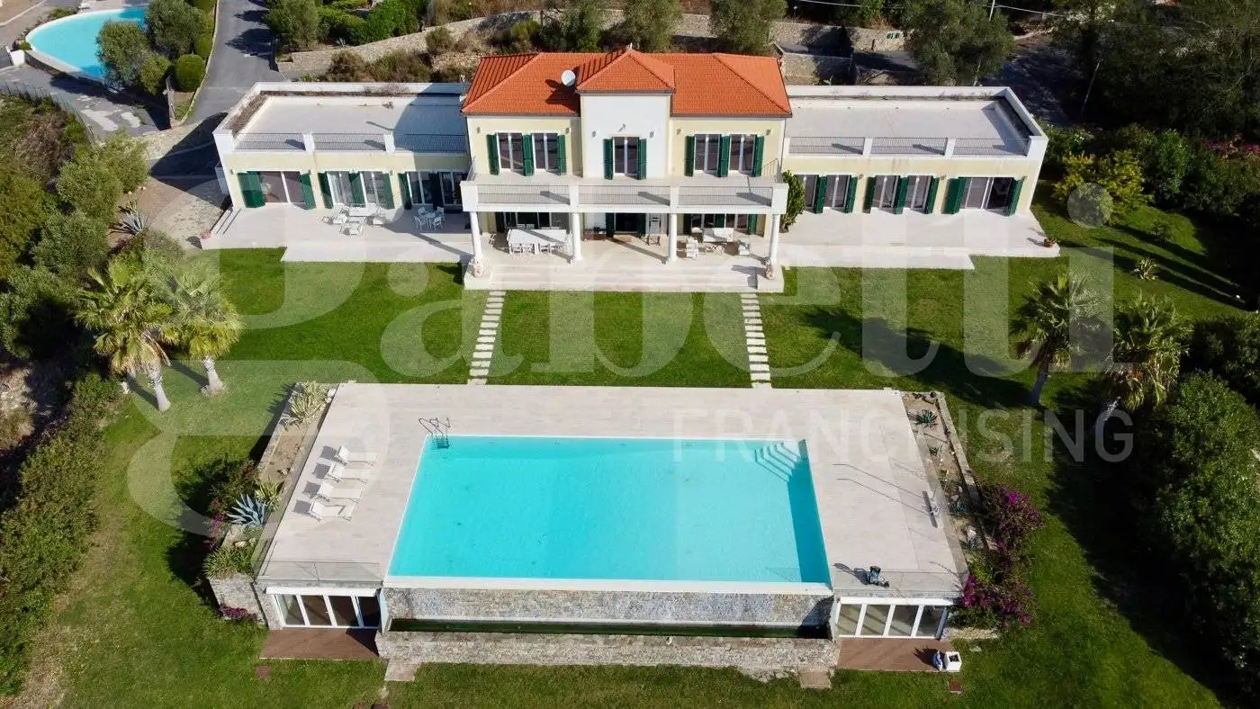 Villa in vendita a Cipressa