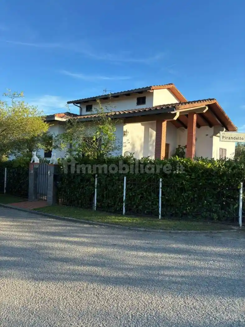 Villa in vendita a Laterina Pergine Valdarno