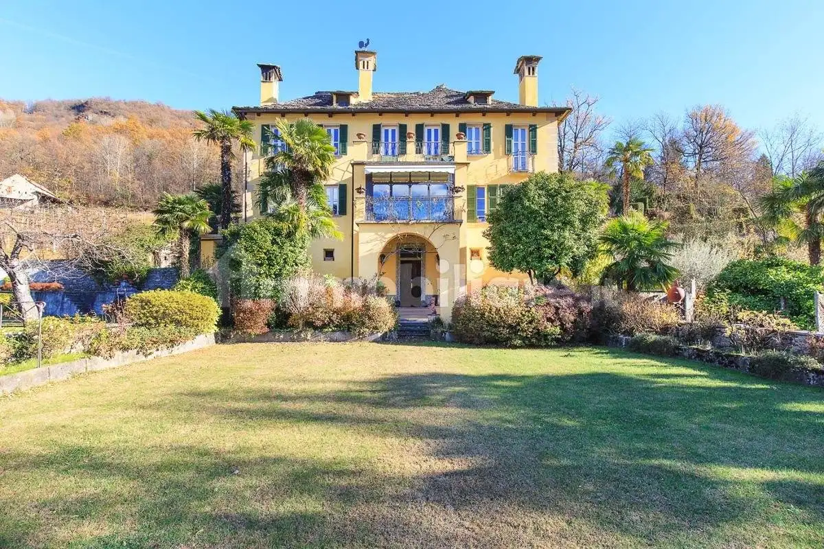 Palazzo - Edificio in vendita a Masera