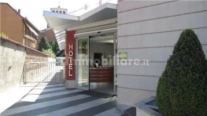 Albergo in Affitto