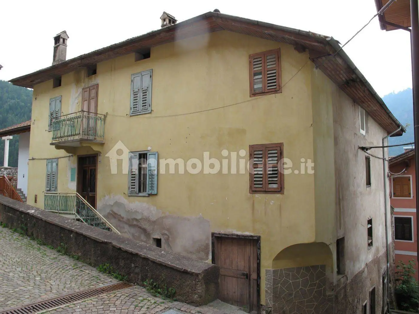 Palazzo - Edificio in vendita a Valfloriana
