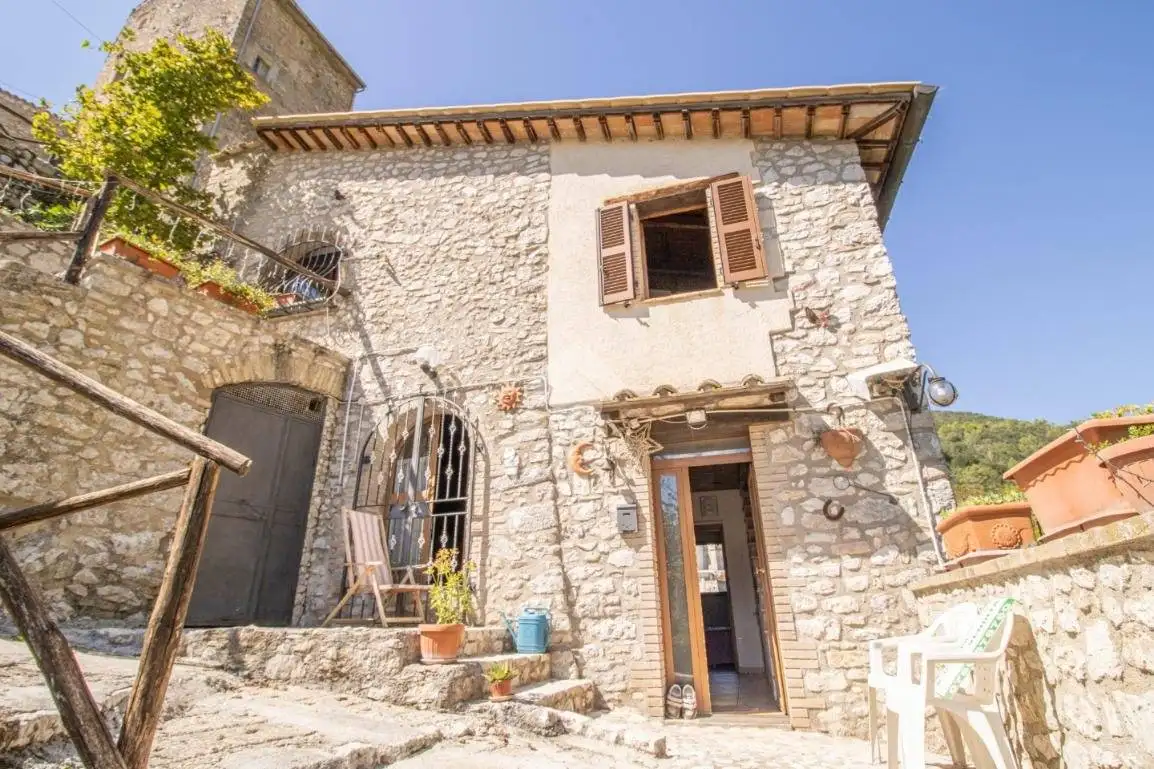 Casa indipendente in vendita a Torri in Sabina