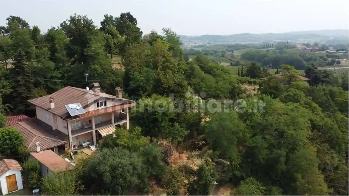 Villa in vendita a Nizza Monferrato