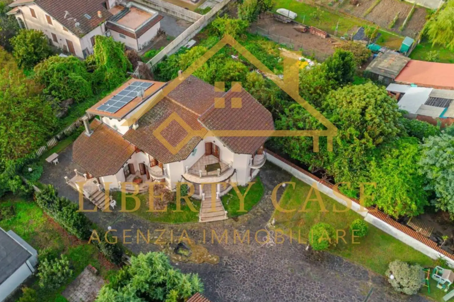 Villa in vendita a Castelnovetto