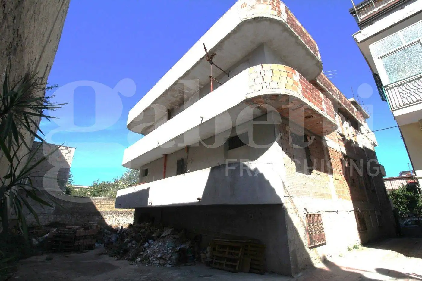 Palazzo - Edificio in vendita a Casandrino