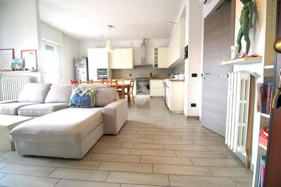 Appartamento in vendita a Caronno Pertusella