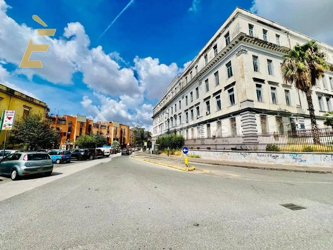 Palazzo - Edificio in vendita a Napoli