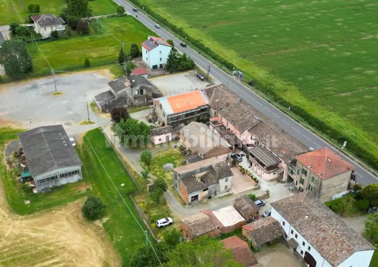 Palazzo - Edificio in vendita a Parma