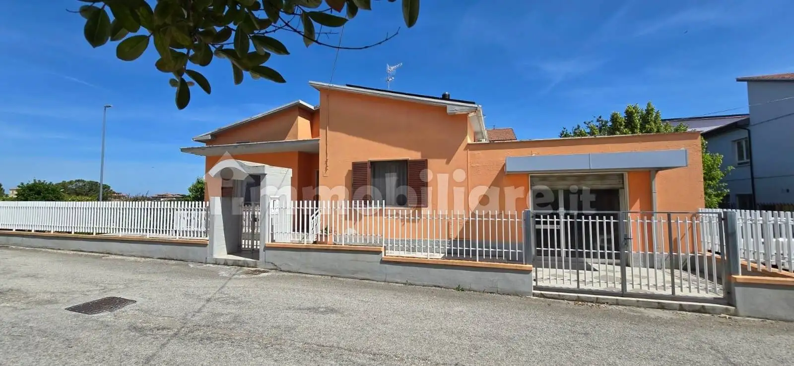 Villa in vendita a Controguerra