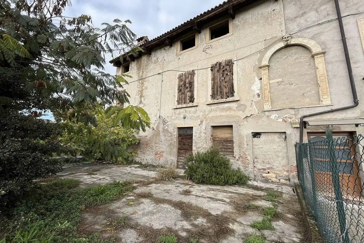 Rustico - Casale in vendita a Verona