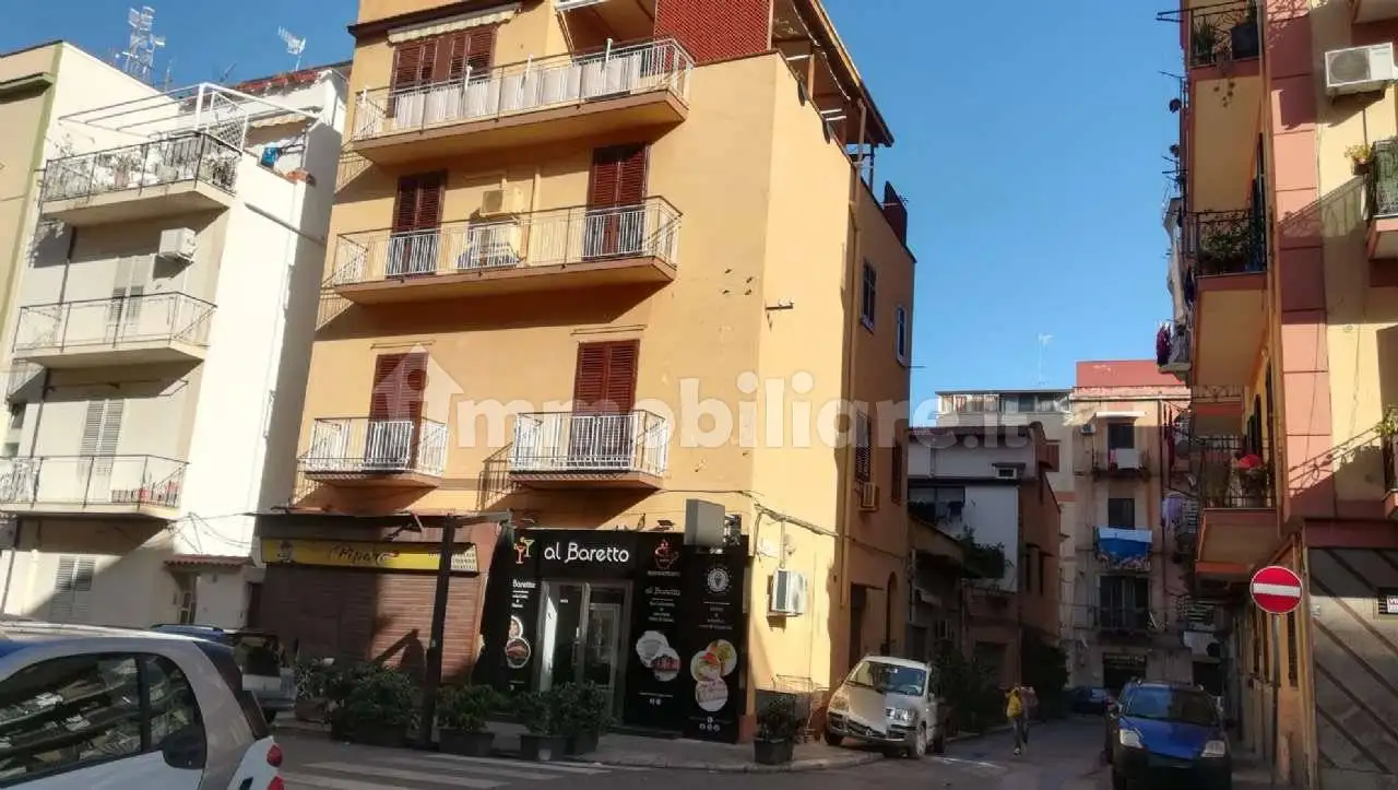 Palazzo - Edificio in vendita a Palermo