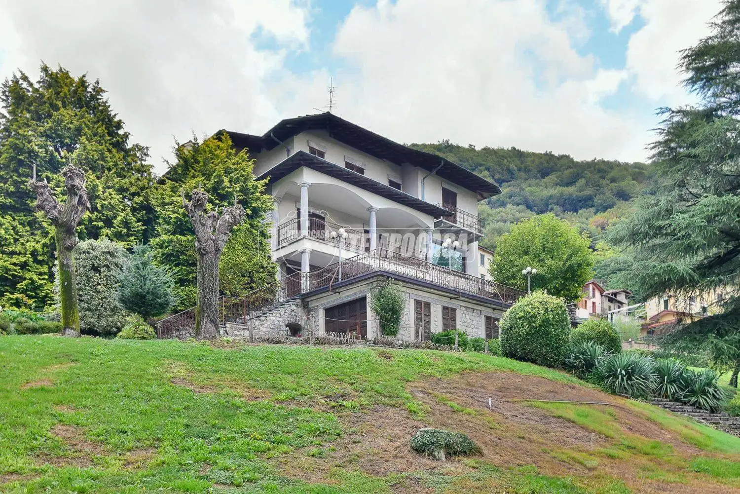 Villa in vendita a Asso