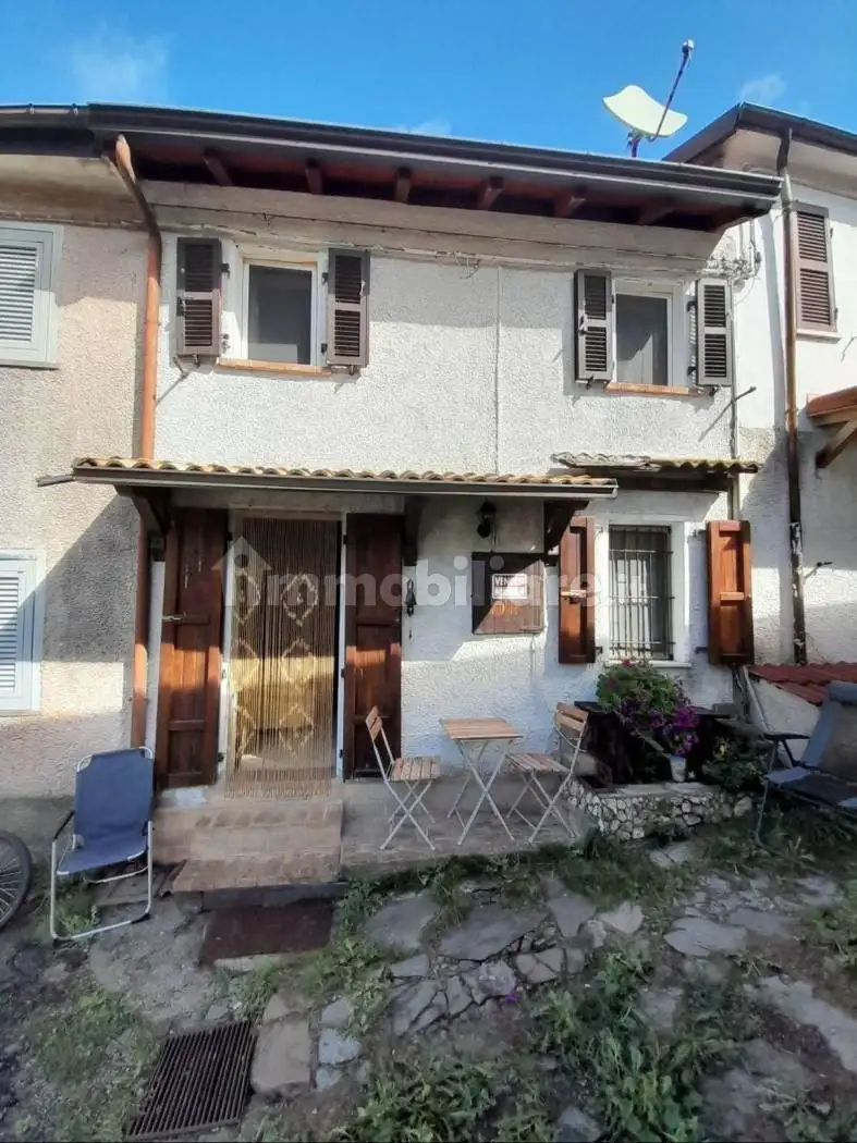 Terratetto unifamiliare Strada Squarci Caneggi 100, Albareto