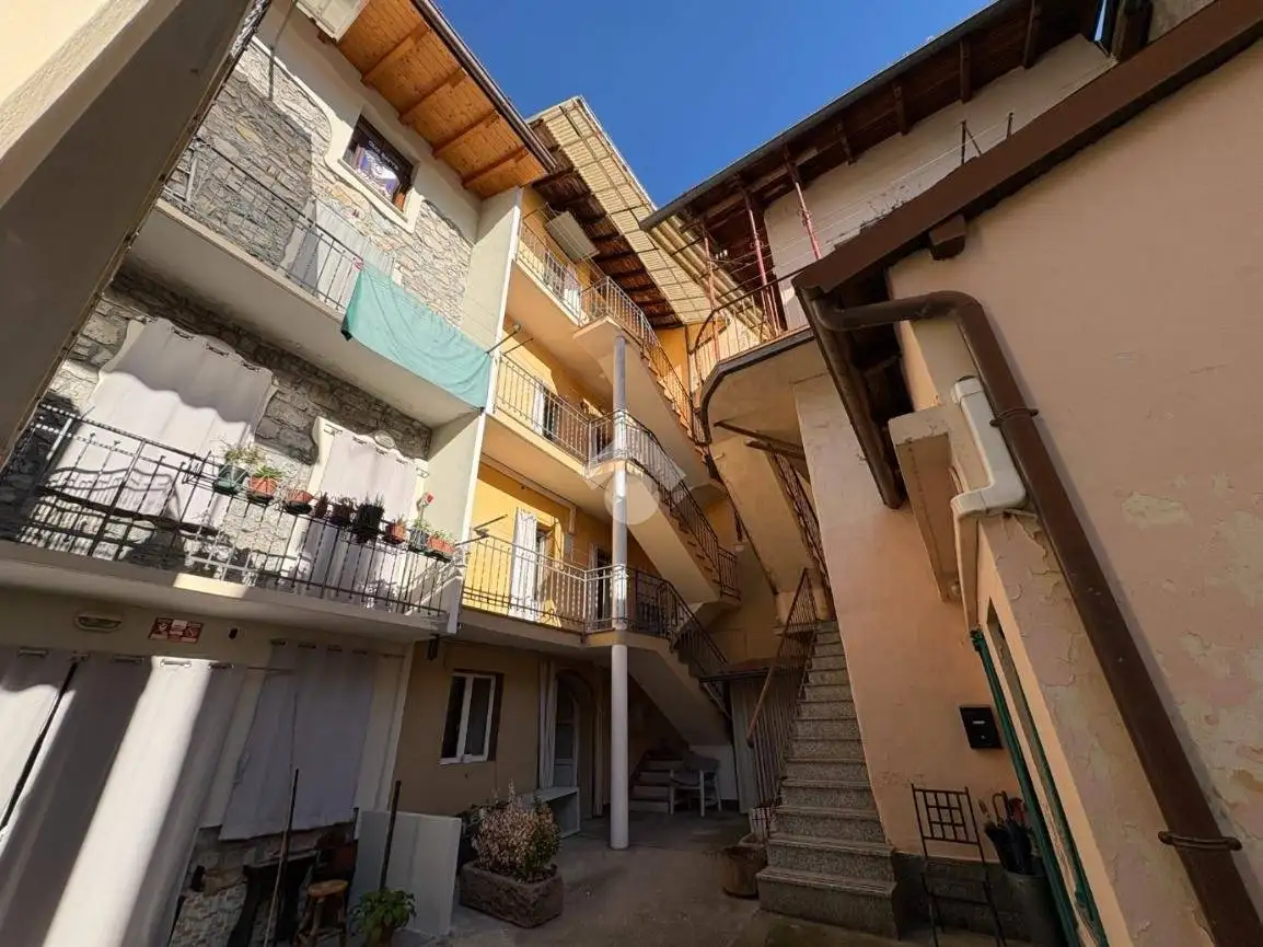 Appartamento in vendita a Tavernola Bergamasca