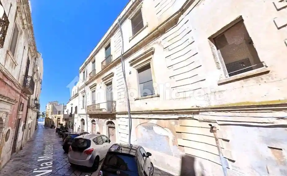 Palazzo - Edificio in vendita a Brindisi