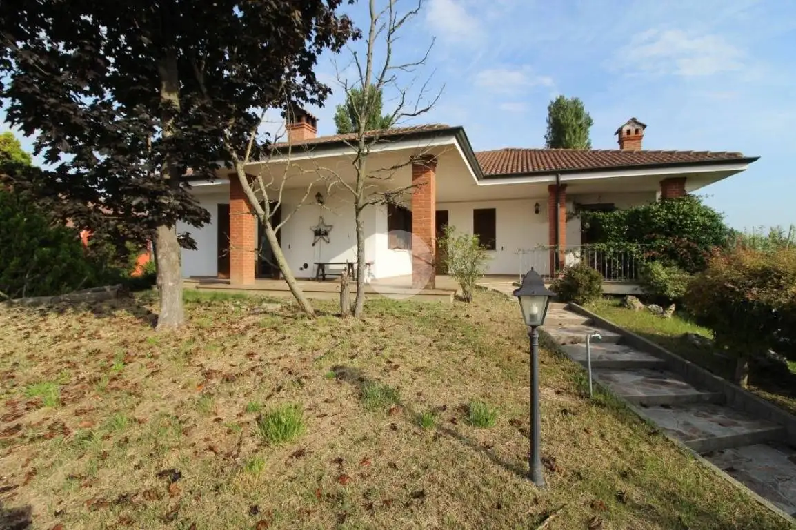 Villa in vendita a Ceresole Alba