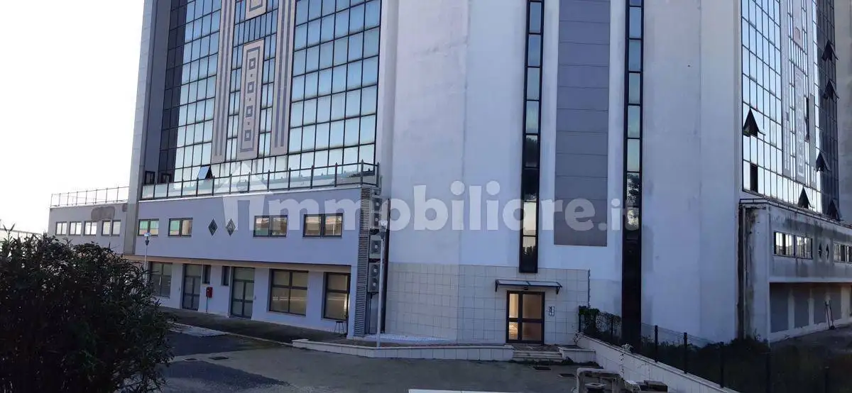 Palazzo - Edificio in Affitto - foto 2