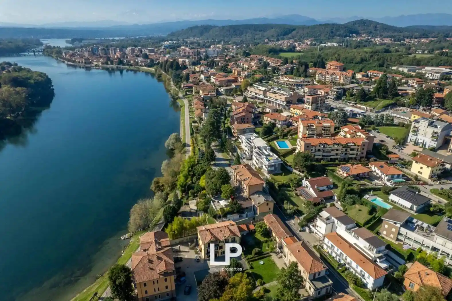 Villa in vendita a Sesto Calende