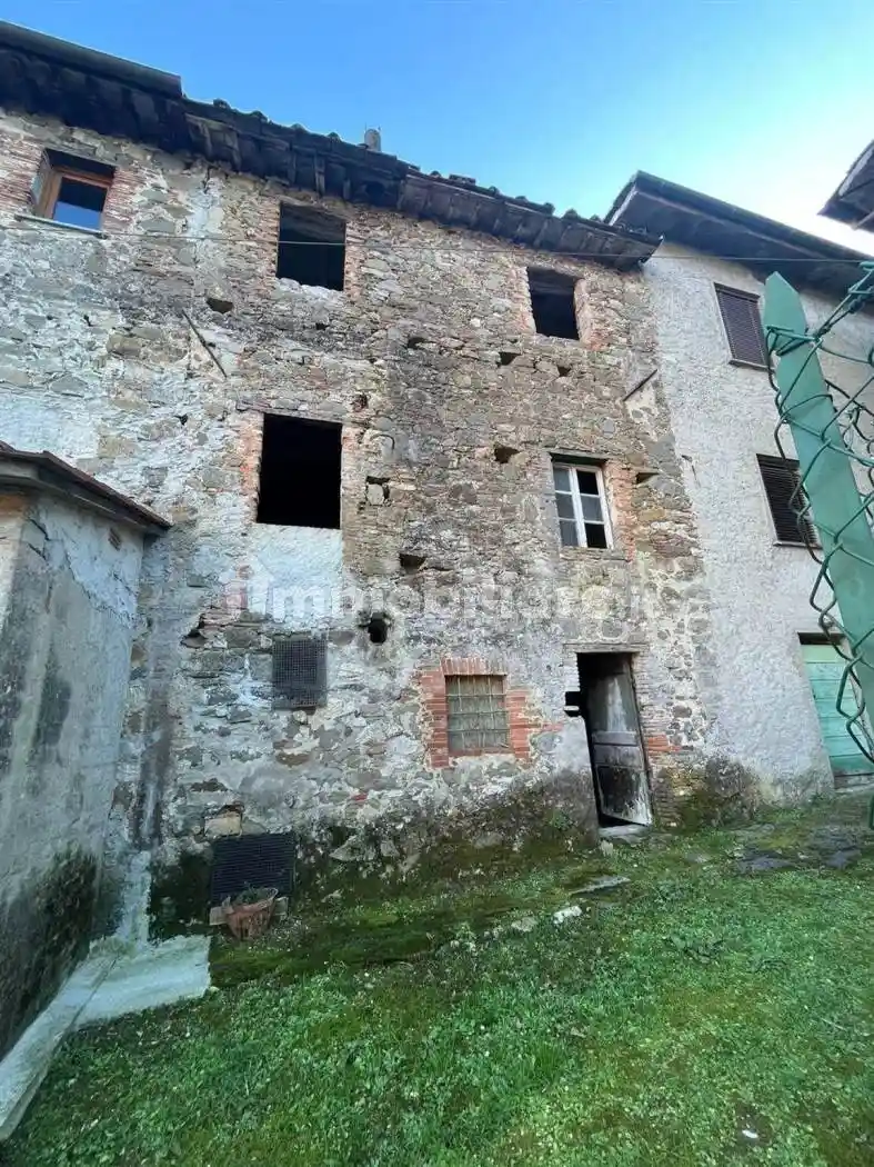 Villa in vendita a Borgo a Mozzano