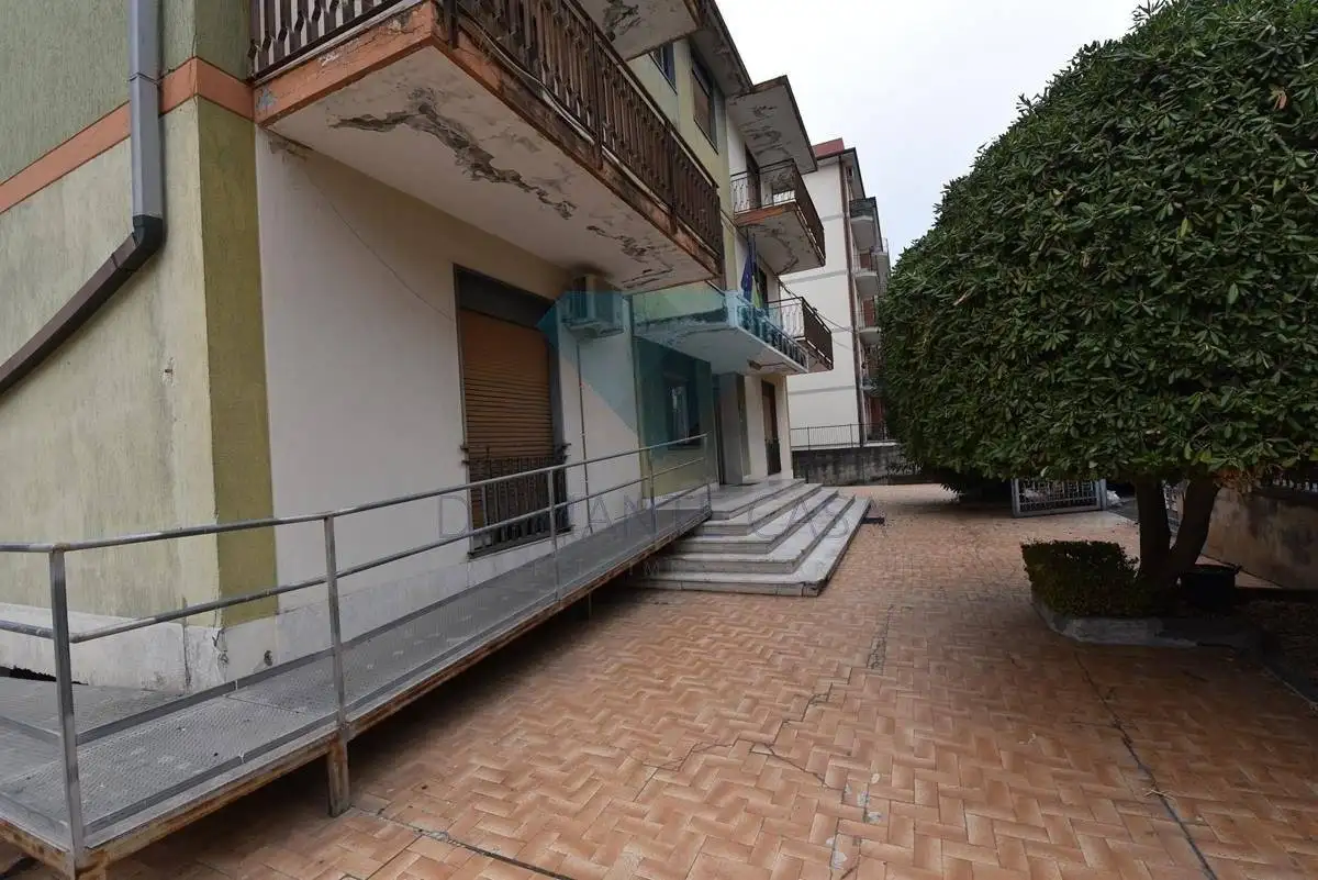 Palazzo - Edificio in affitto a Gravina di Catania