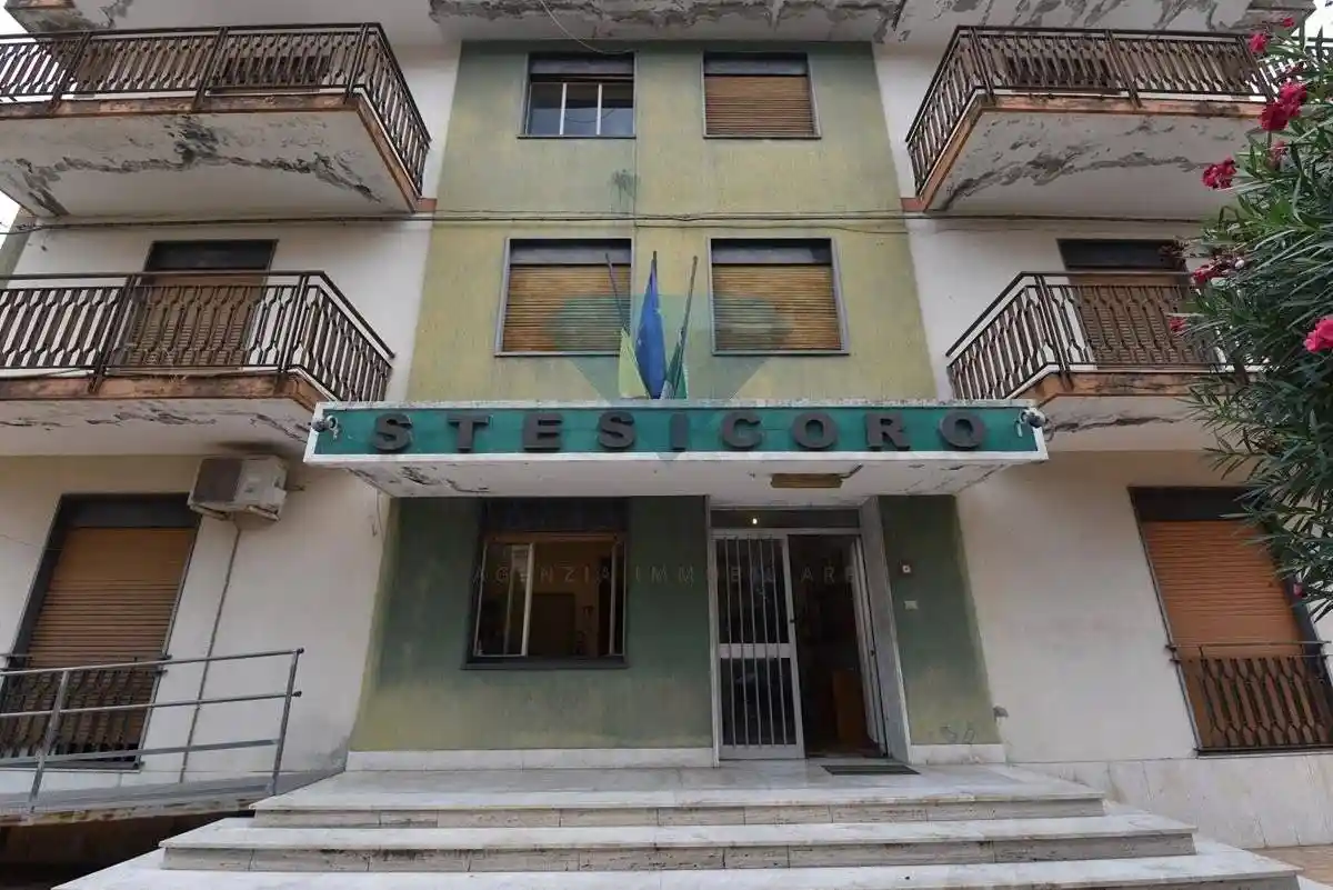 Palazzo - Edificio in Affitto - foto 2