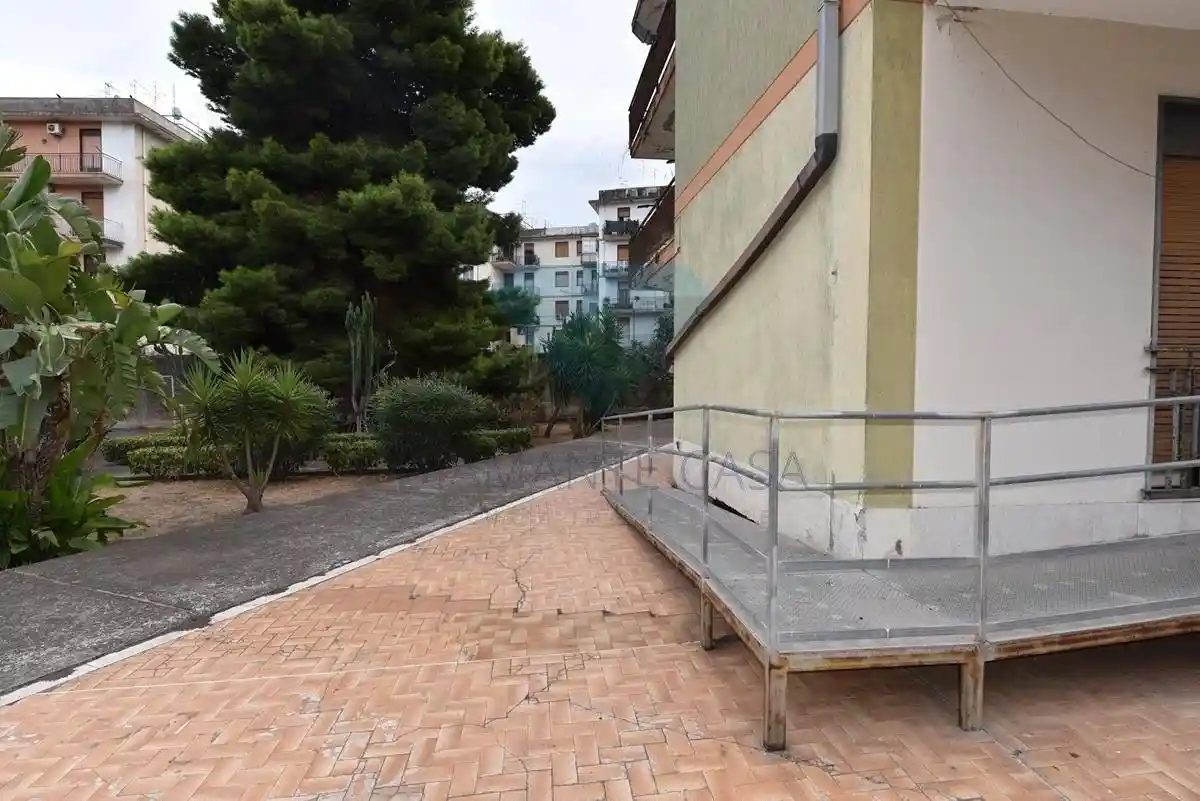 Palazzo - Edificio in Affitto - foto 3