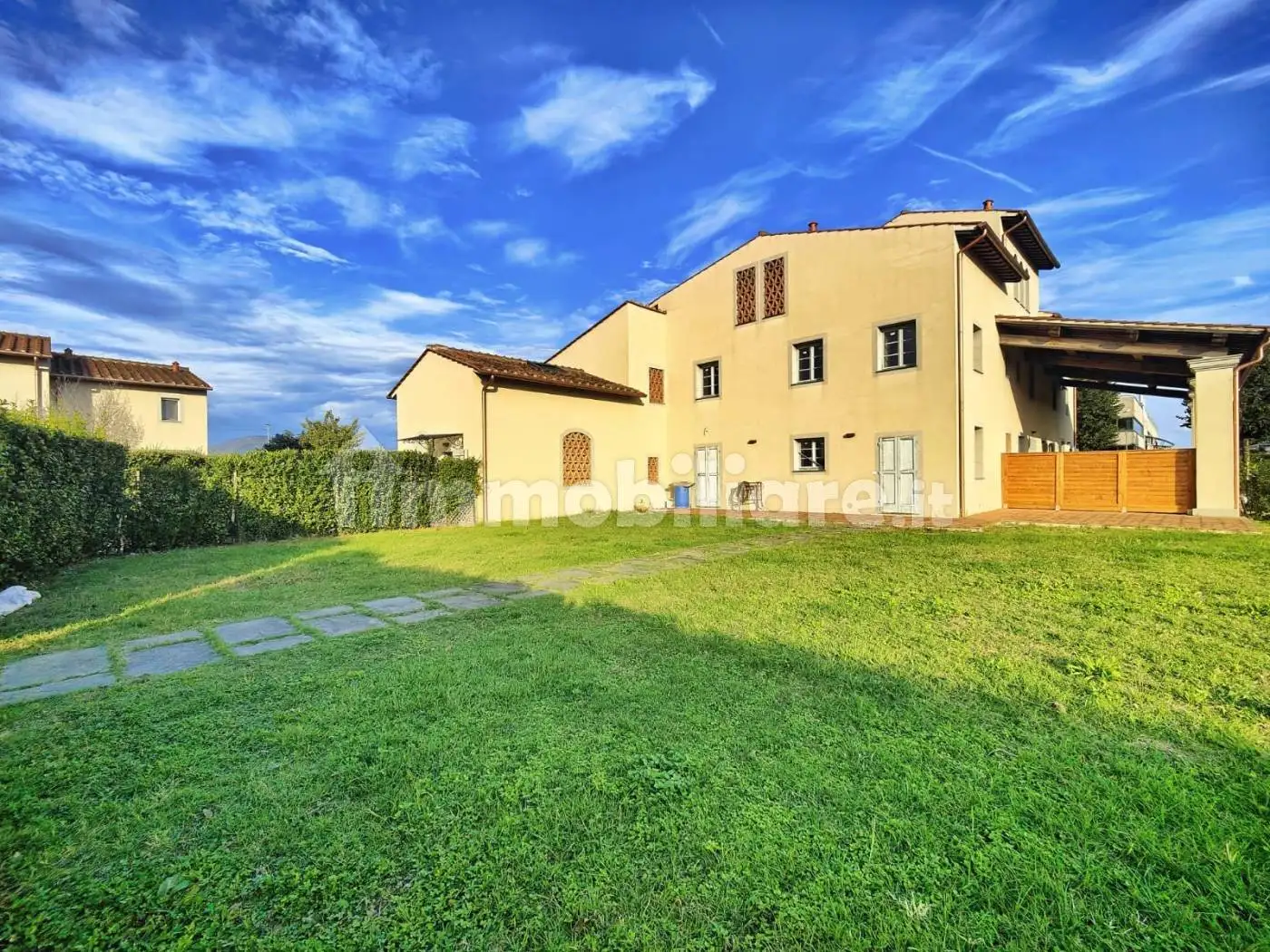 Rustico - Casale in vendita a Prato