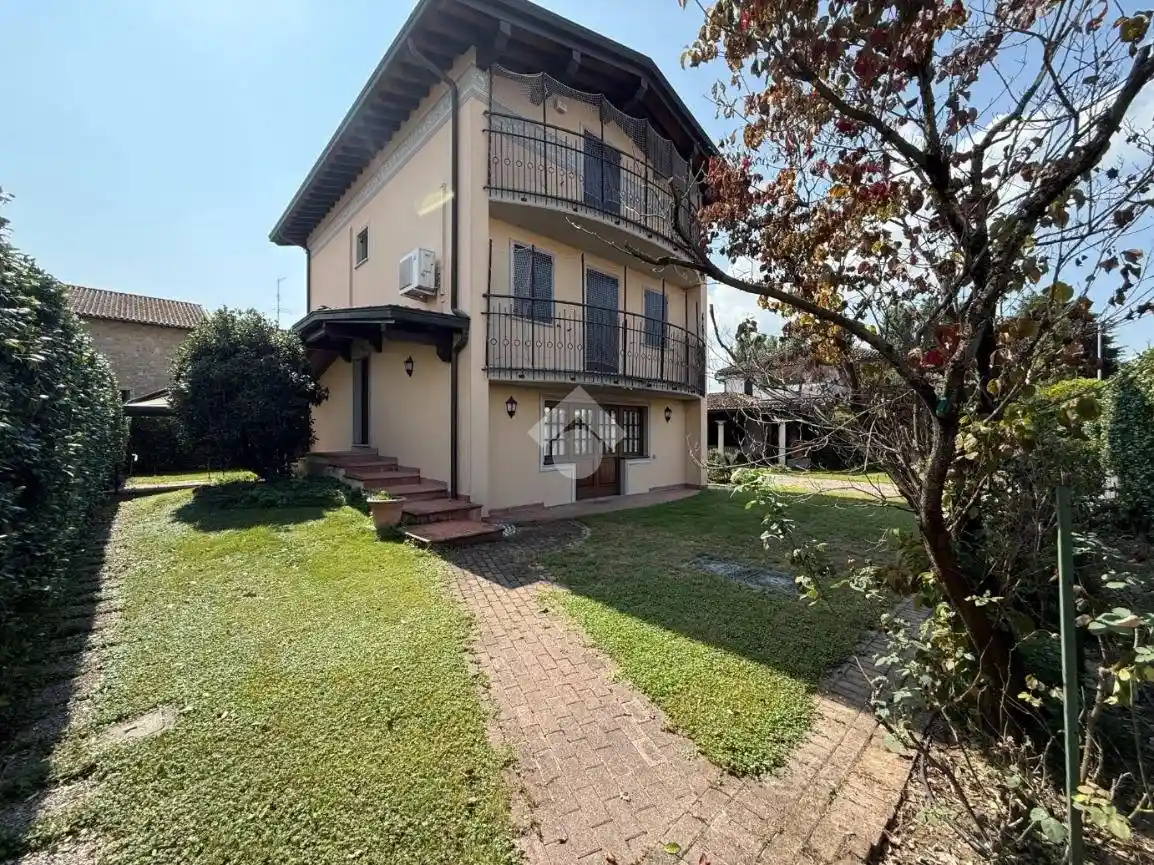 Villa in vendita a Pandino