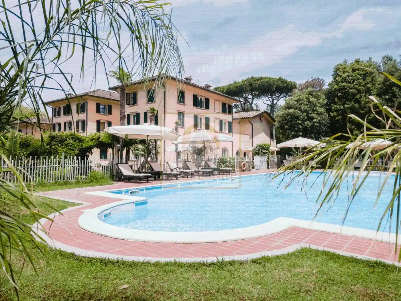 Palazzo - Edificio in vendita a Massa